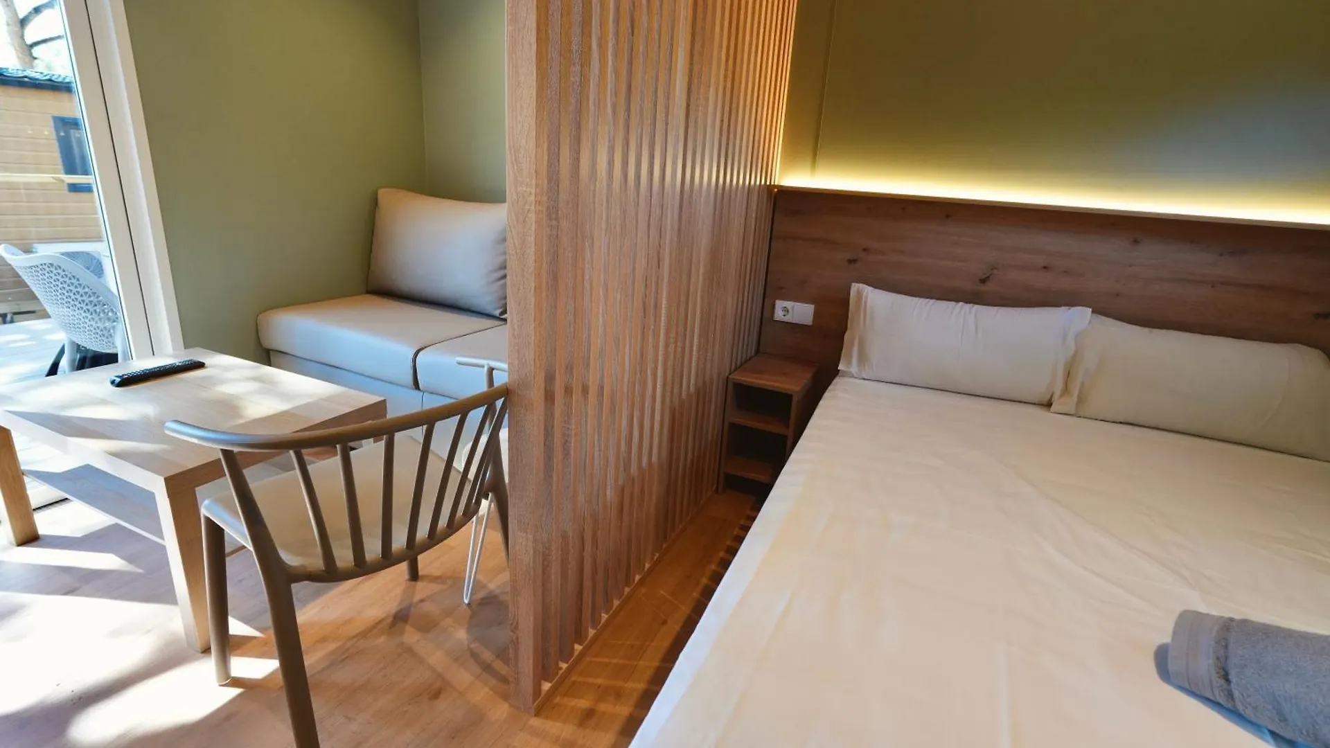 Camping 3 Estrellas Gavà 2*,